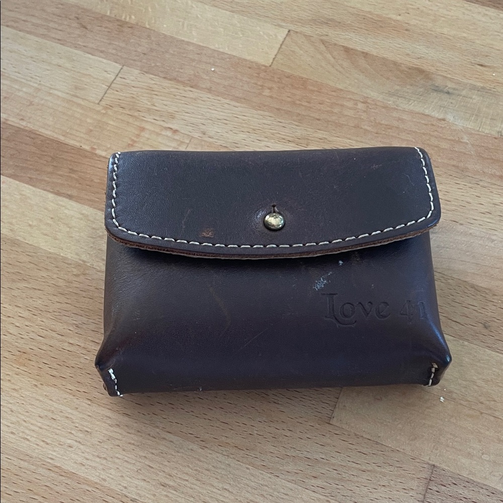 Leather essential oil carrying case